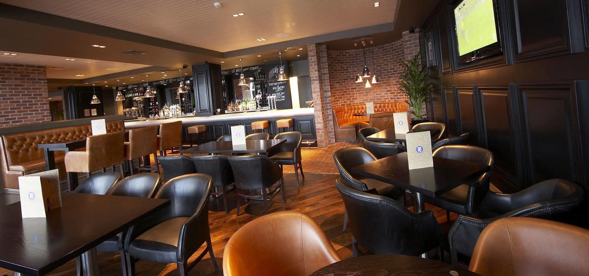 Village Hotel Manchester Ashton Esterno foto